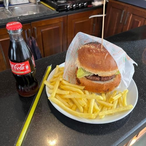 Dana Hamburger Menü (150 gr)